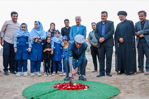آیین کلنگ‌زنی دومین مدرسه مهندس اصغر کاشانی برگزار شد