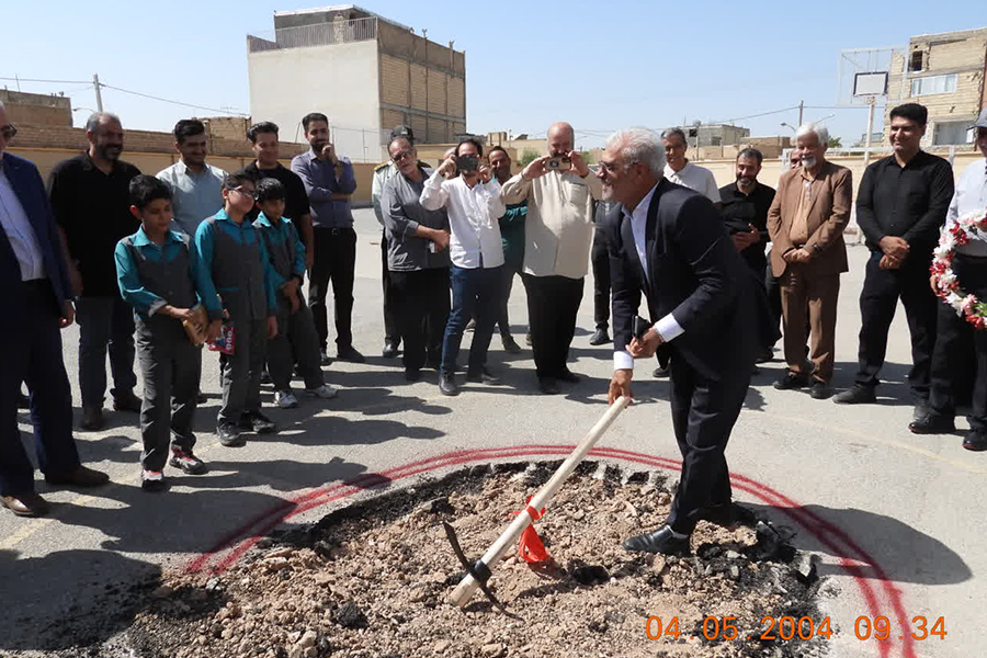 14040504 1 کلنگ زنی زمین چمن مصنوعی دستگرد برخوار