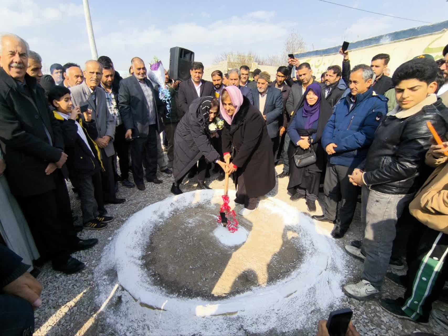 14041006 1 کلنگ زنی مدرسه روستای کافشان فلاورجان