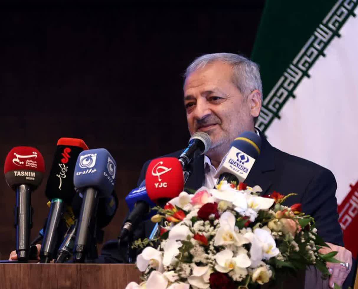 14041106 وزیر در جشنواره ملی